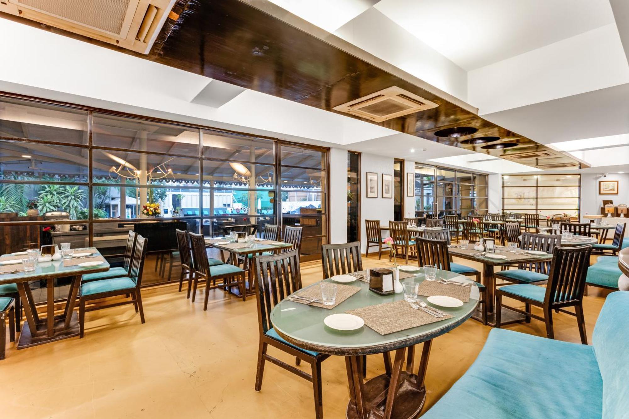 Whispering Palms Beach Resort Candolim Exterior foto